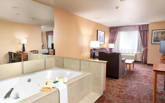 Crystal Inn Hotel & Suites Midvalley