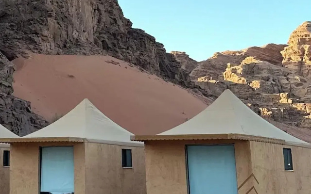 Luxury purple bubble tents