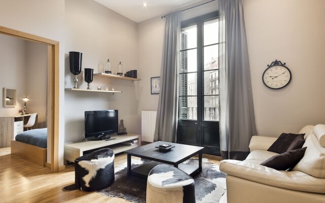 Midtown Luxury Apartment VI rosy