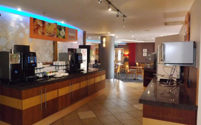 Holiday Inn Express Swindon City Centre by IHG