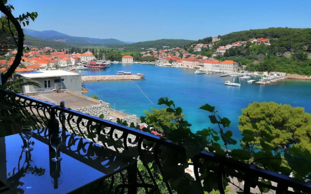 Apartments and Room Caric