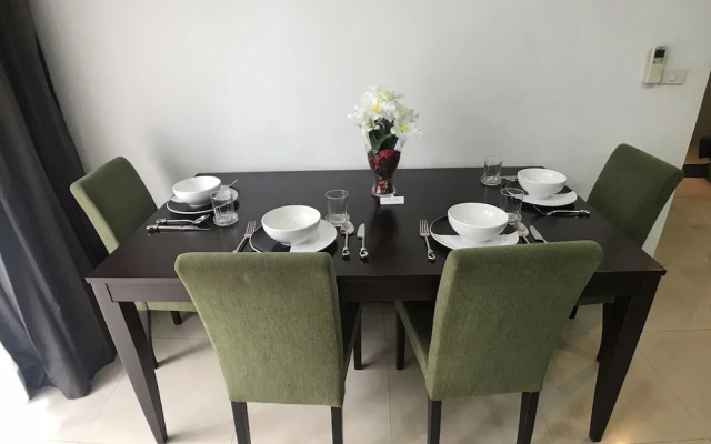 Twin Peaks Sukhumvit Suites