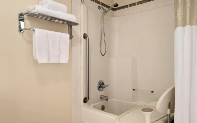 Days Inn & Suites Yellowknife