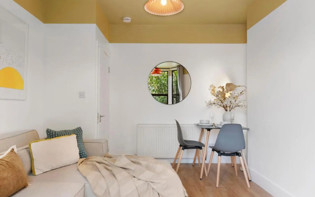Peaceful Crouch Hill Flat by MoreThanStays