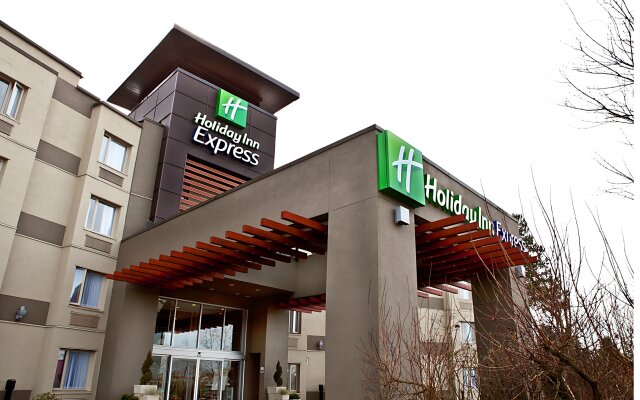 Holiday Inn Express N Suites Langley