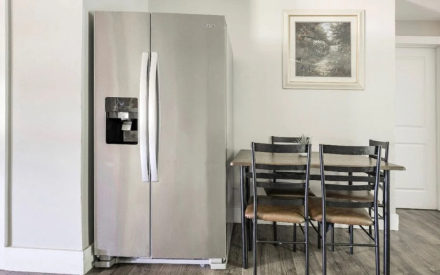 Charming Fully-renovated Bungalow