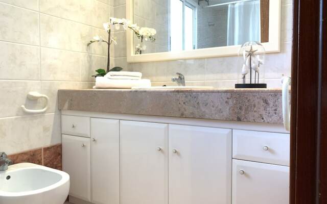 T&H Aventura Park Family Apartment