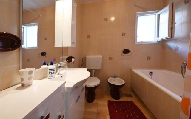 Mihovilovic - 50 m from beach - A2(6+1)