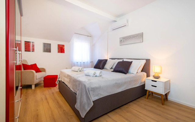 Mediterranean terrace apartment with Bikes & SUP