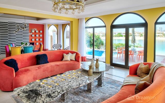 The Palm Jumeirah Villas - Frond E by LUX Holiday Home