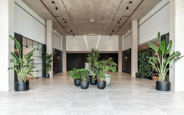 Lakeside - Central Apartment - Free Parking - Cinema Room