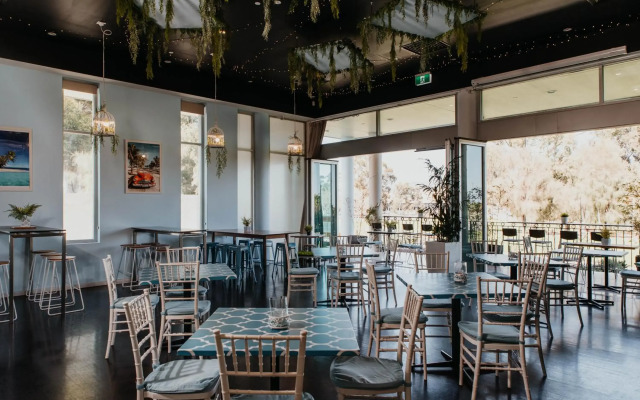 Sfera's Park Suites & Convention Centre