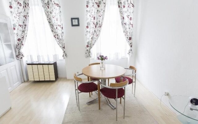 Carlton Suites