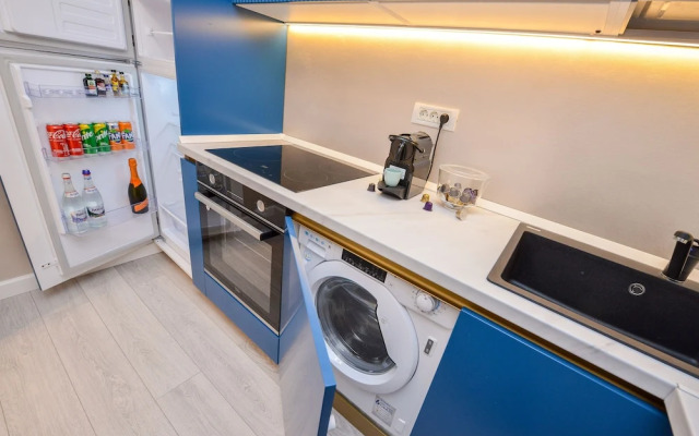 Celeste - One Bedroom Apartment - Next to Victoria Avenue and Cismigiu Park