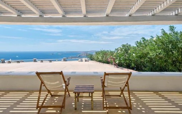 Stunning Villa With Panoramic View