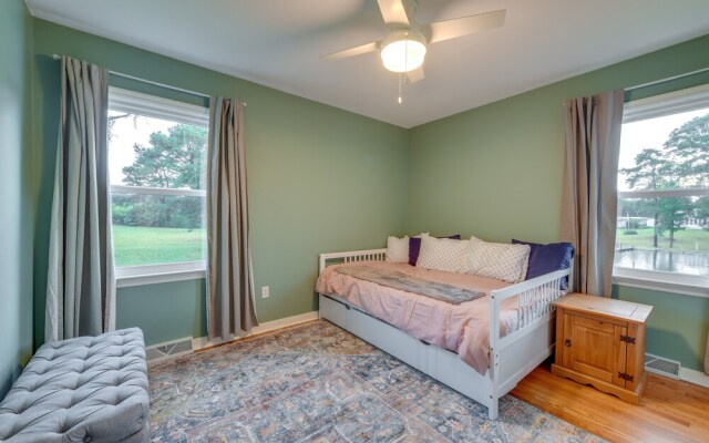 Riverfront Virginia Home - Dock, Fire Pit & Kayaks