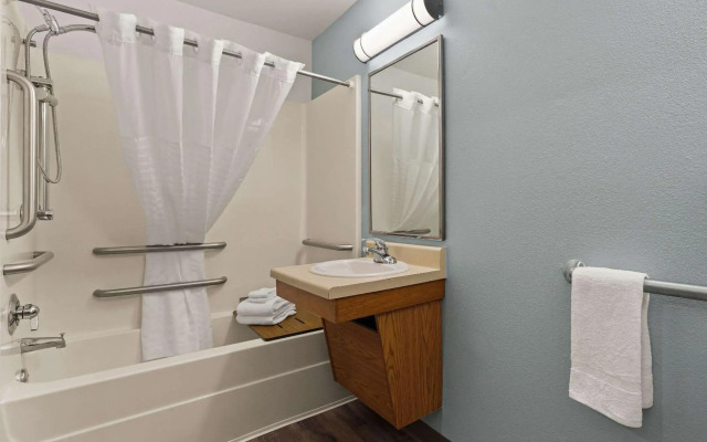 WoodSpring Suites Greenville Central I-85