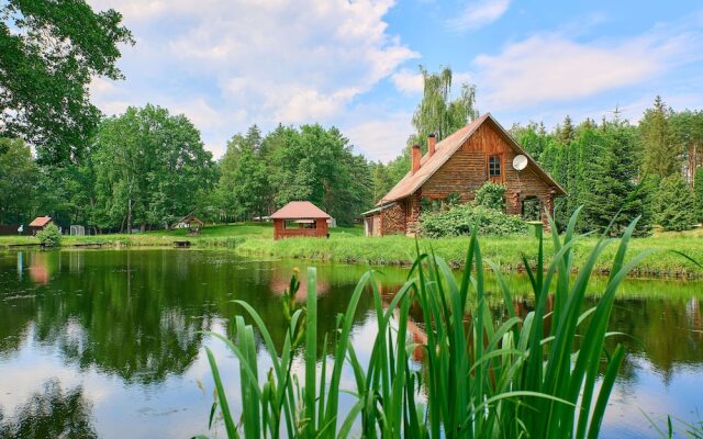 Отель «Кривое озеро»