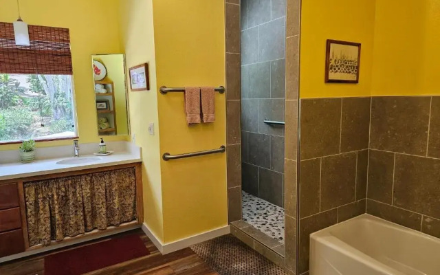 Ka'awaloa Plantation Bed & Breakfast