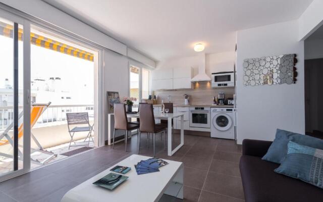 GORGEOUS APT with TERRACE, ELEVATOR, AC, FREE PARKING