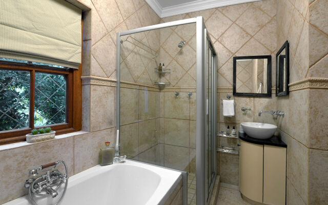 Petit Plaisir is a Romantic Self-catering Cottage on the Side of the Village no1