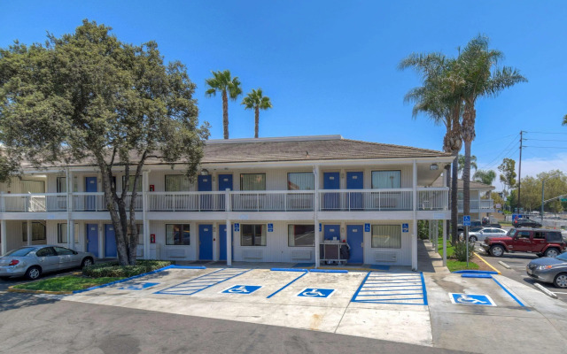 Motel 6 Santa Ana, CA