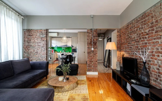 Modern Apartment With Stylish Interior in Beyoglu