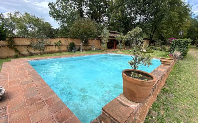 Villa Patzcuaro Garden Hotel & RV Park