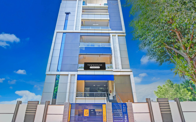 Super OYO Townhouse Dwarakanagar Near Gurudwara