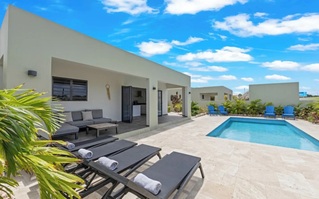 Villa Jasmijn  with private pool, at Mambo Beach