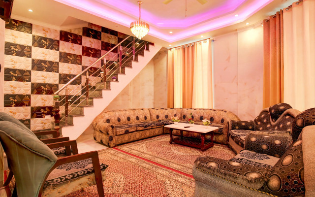 Super Townhouse Naya Gaon Formerly Hotel Paradise