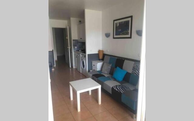 Appartement T2 avec piscine a 100 m de la plage