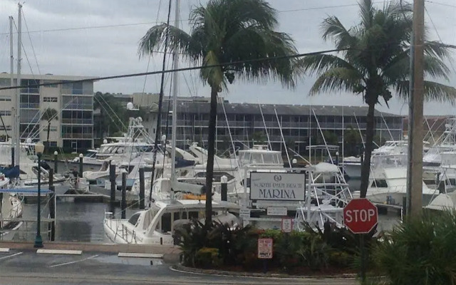 Camelot Waterfront Inn