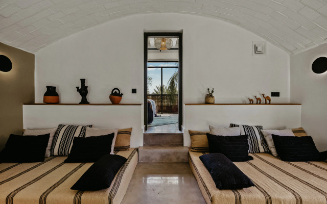 Adama Hotel