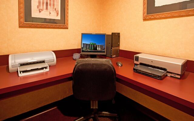 Holiday Inn Hotel & Suites Cincinnati - Eastgate by IHG