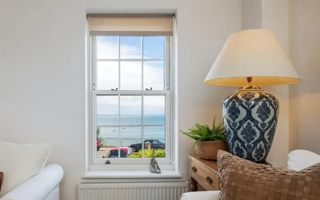 Nash House - Seafront With Parking Close to Town