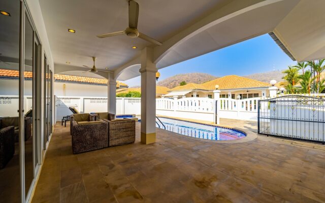 Private 4 Bedroom Pool Villa - NG411