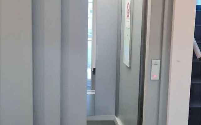 "central Brand New Apartment With Private Parking"