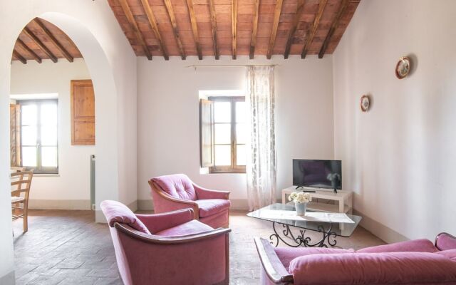 Secluded Apartment in Rapolano Terme with Garden