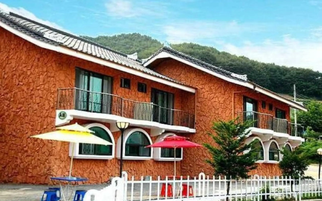 Muju Family House Pension