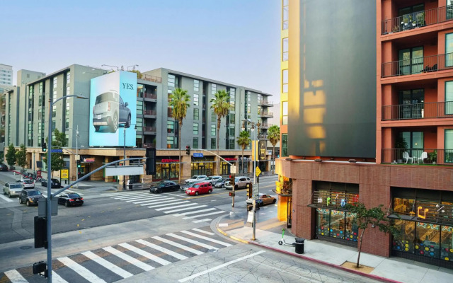 W Hollywood
