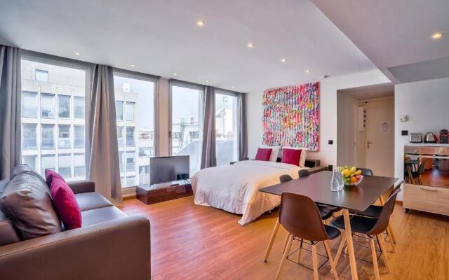 129 - Urban Art Love Champs-Elysées