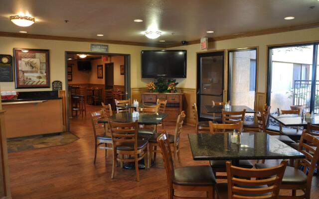 Oxford Suites Redding