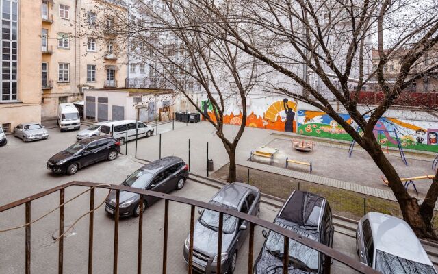 Three rooms on Hnatyuka 3