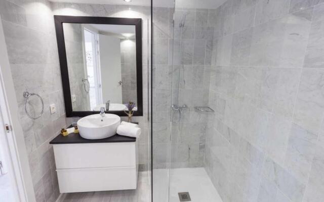 Exquisite Penthouse Suite with Rooftop Terrace