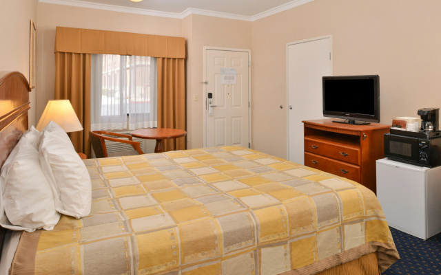 Starlight Inn & Suites Motel 29 Palms Joshua Tree National Park