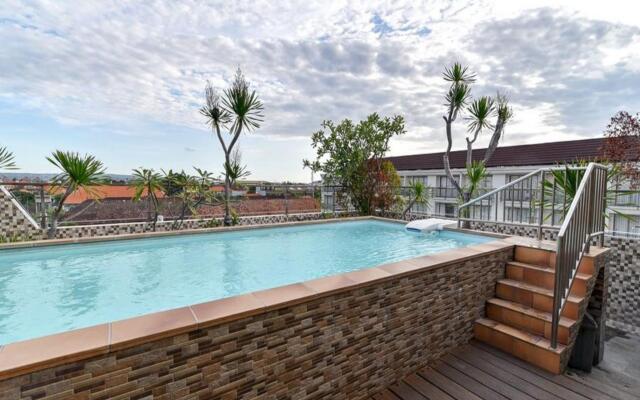 RedDoorz Plus near Discovery Shopping Mall Bali