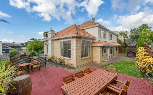 Elegant 6 Bedroom Home in East Auckland