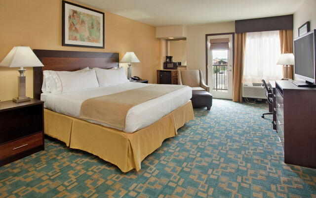 Holiday Inn Express Hotel & Suites Branson 76 Central, an IHG Hotel