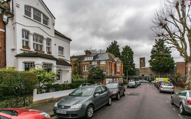 Lovely 1Br Home In North London